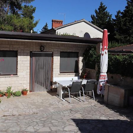 An Amazing Studio Apartment Premantura Exterior photo